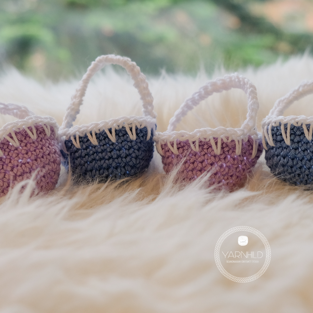 Clover Amour Crochet Hook, Size E