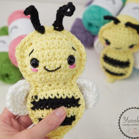 Crochet bee pattern — Free written pattern and video tutorial