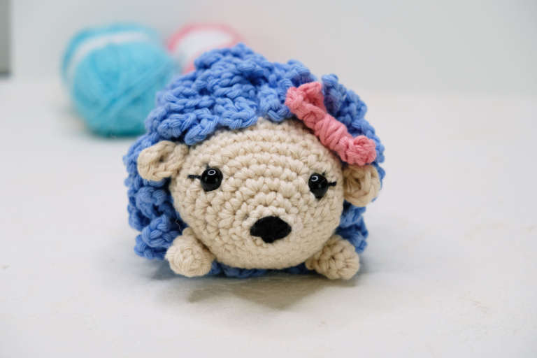 How to crochet an amigurumi hedgehog
