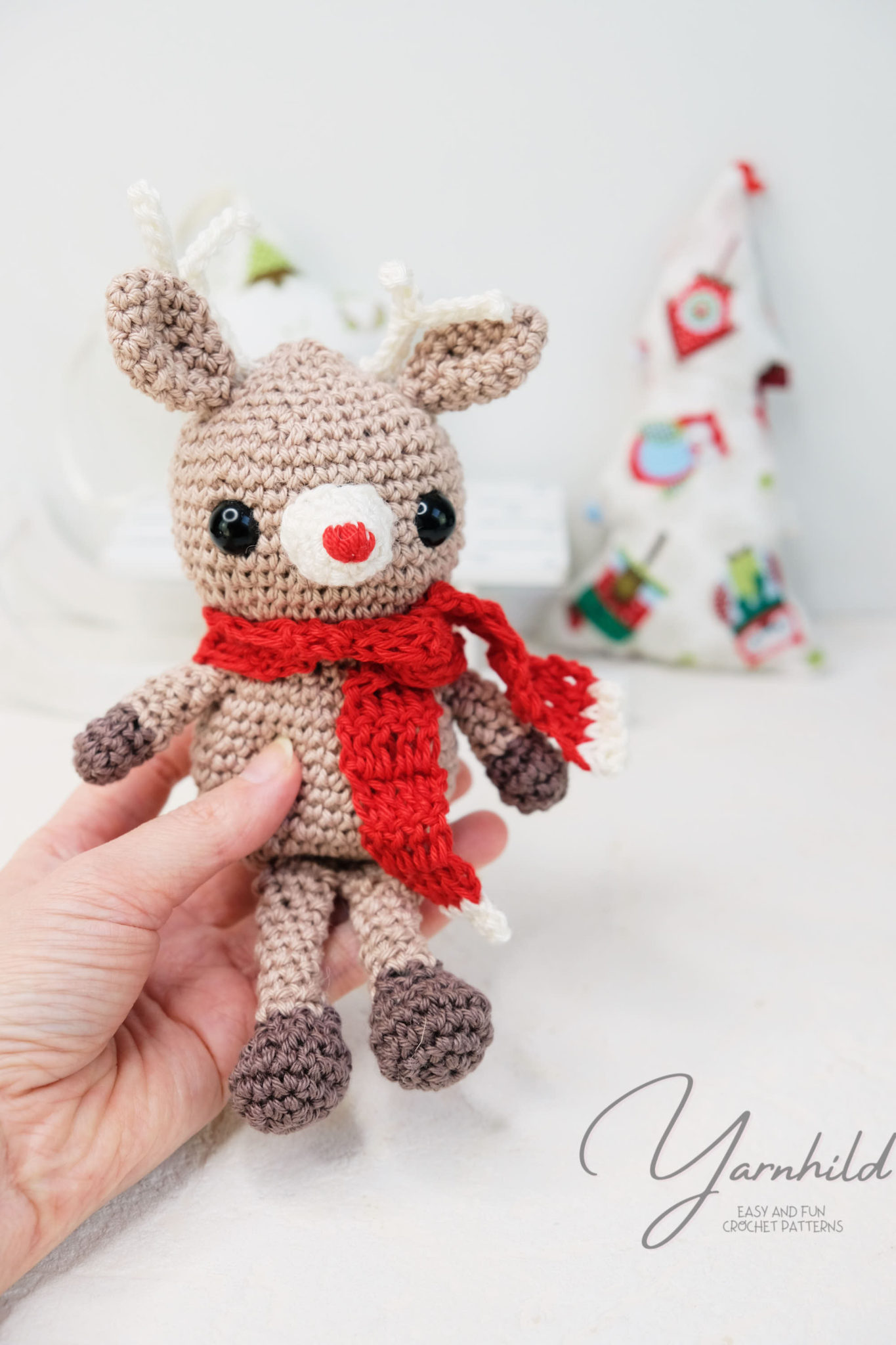 Crochet a cute reindeer for Christmas A free crochet amigurumi pattern