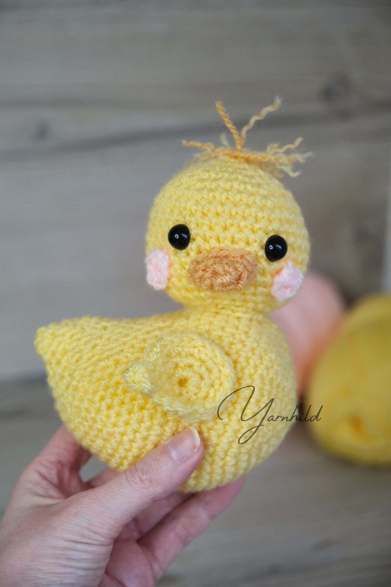 How to crochet a duck. Free crochet duck pattern in German and English.