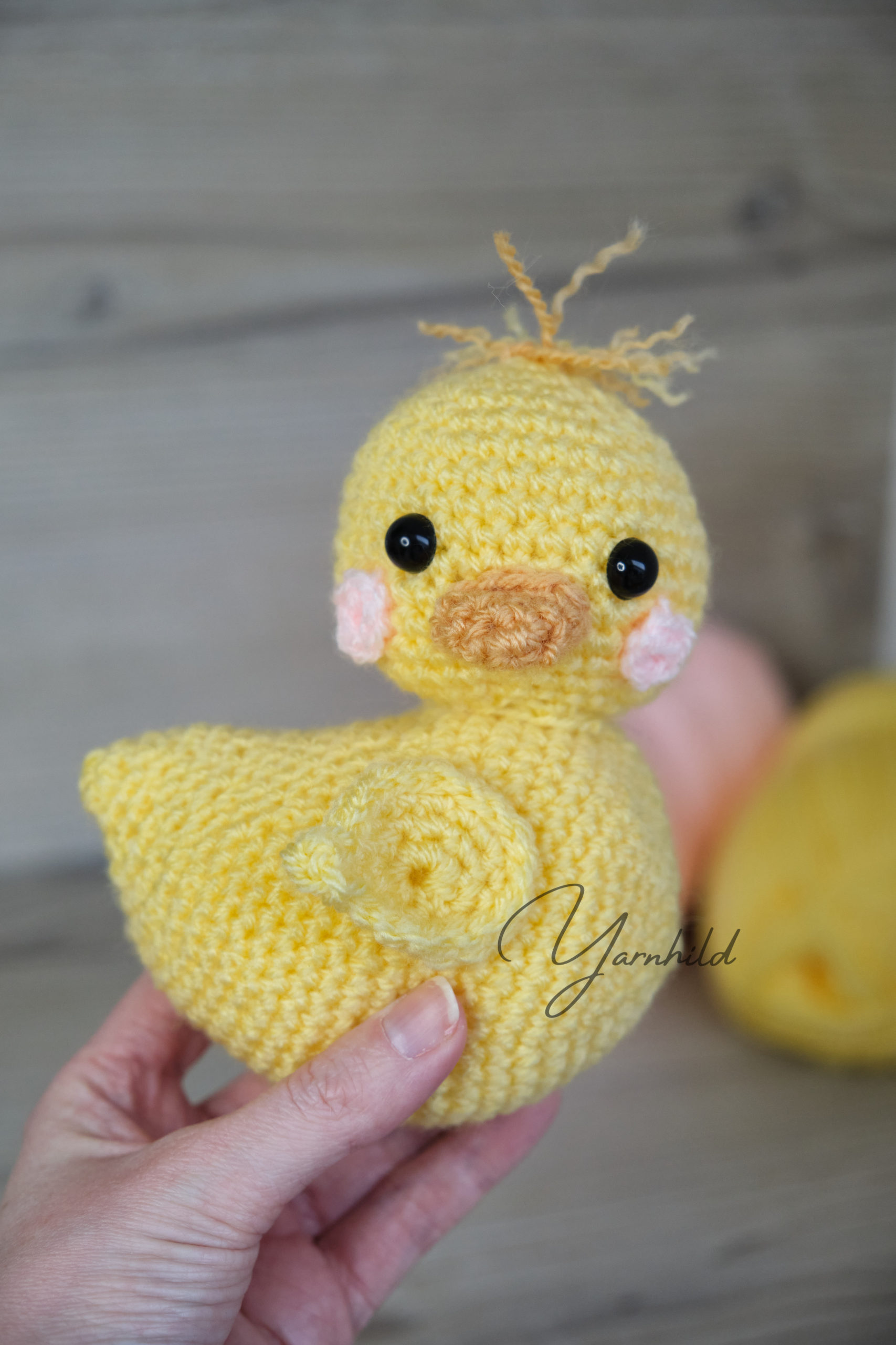 How to crochet a duck. Free crochet duck pattern in German and English.