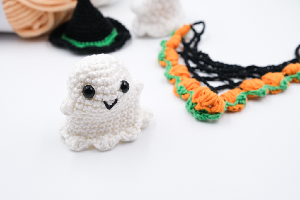crochet mini ghost