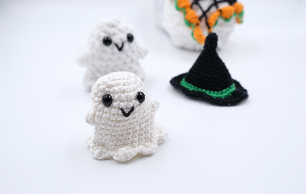 crochet mini ghost