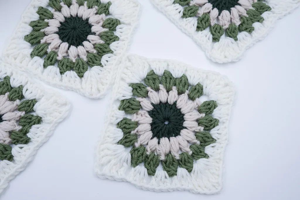 crochet sunburst granny square