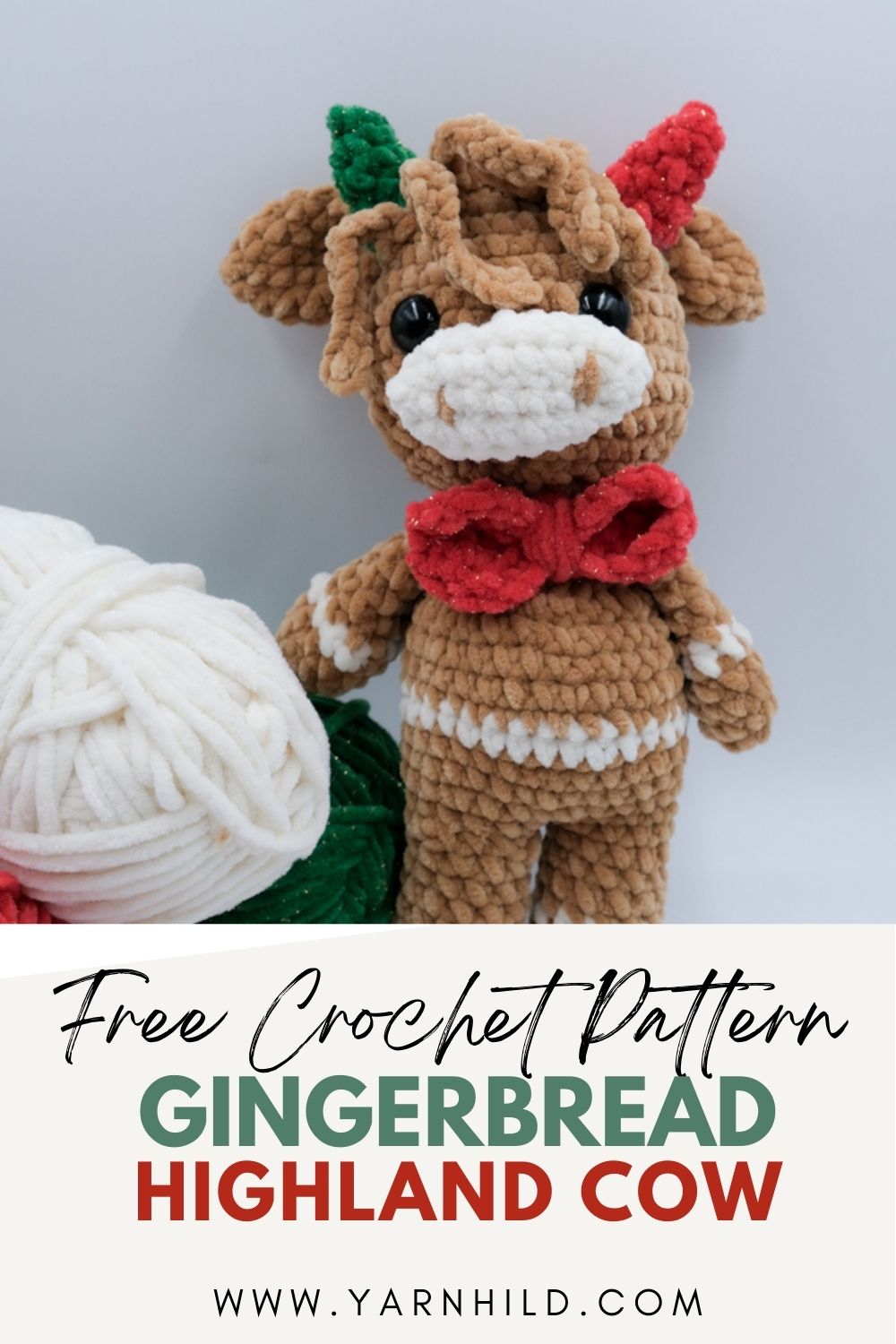 Make a cute amigurmi Highland cow with this free crochet pattern. This is the Christmas addition, the gingerbread highland cow, designed bt Yarnhild.#freecrochetpattern #highlandcow